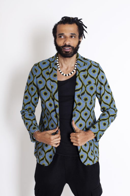 Veste en tissu africain et collier arête de poisson