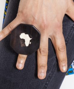 Bague carte d'Afrique en ébène et os